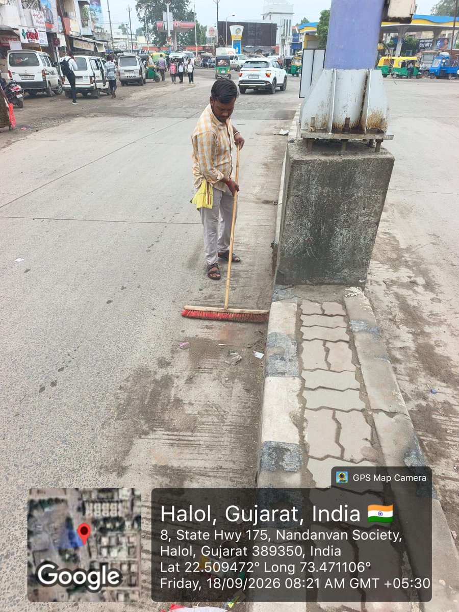 HALOLNAGARPALI2's tweet photo. નગરપાલિકા વિસ્તારમાં સફાઈ કરવામાં આવી. https://t.co/9CrhaqJCw2