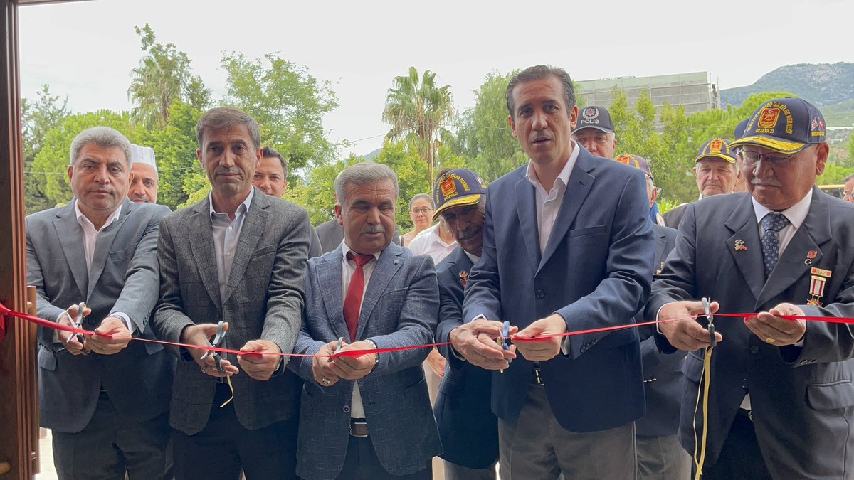 Bozyazikaymklgi's tweet photo. 📚Kaymakamlığımız himayelerinde hayata geçirilen “Okuma Salonu ve Sosyal Yaşam Alanı Projesi”nin açılışı düzenlenen törenle gerçekleştirildi.

Okuma Salonu ve Sosyal Yaşam Alanı’nın Bozyazı’mıza hayırlı ve uğurlu olmasını diliyoruz. 🇹🇷📚🌱

https://t.co/yC0JG6P4fN https://t.co/6RdjjykxFe