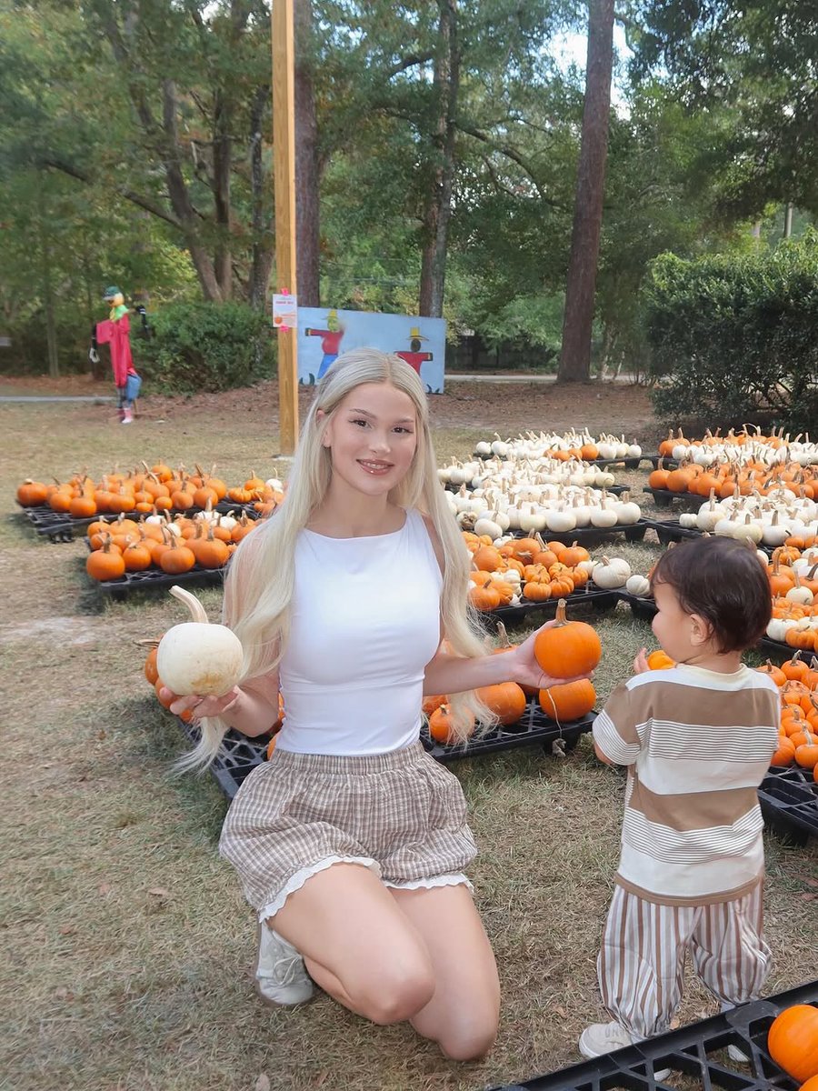 haley_cureva41's tweet photo. Perfect fall day 🍂🤎 outfit: https://t.co/875SLbM3tw