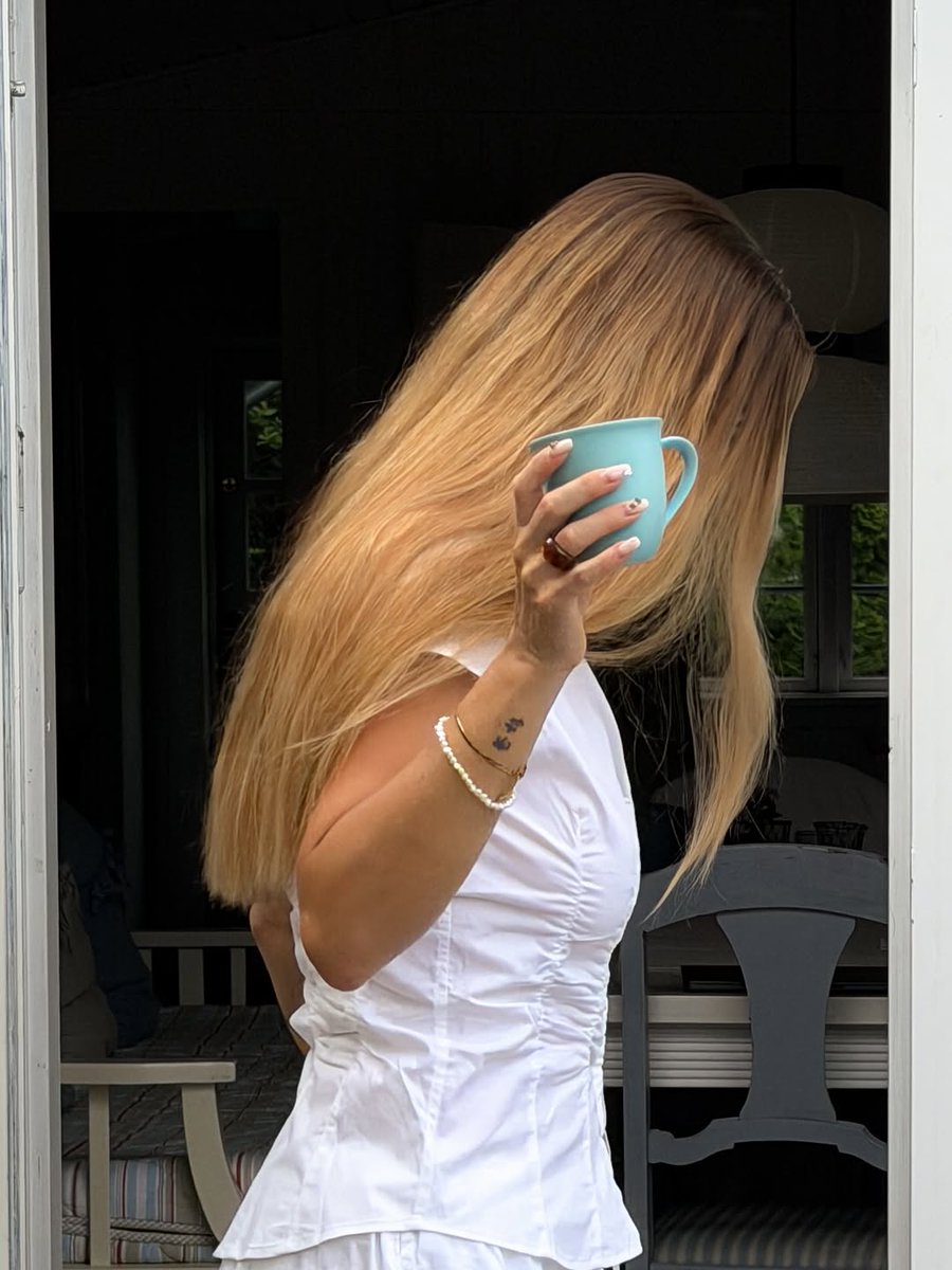 renegov's tweet photo. In white all summer @ginatricot #ginamyway advertisement 🪞🤍🕊️ https://t.co/dbouJ4eyVw