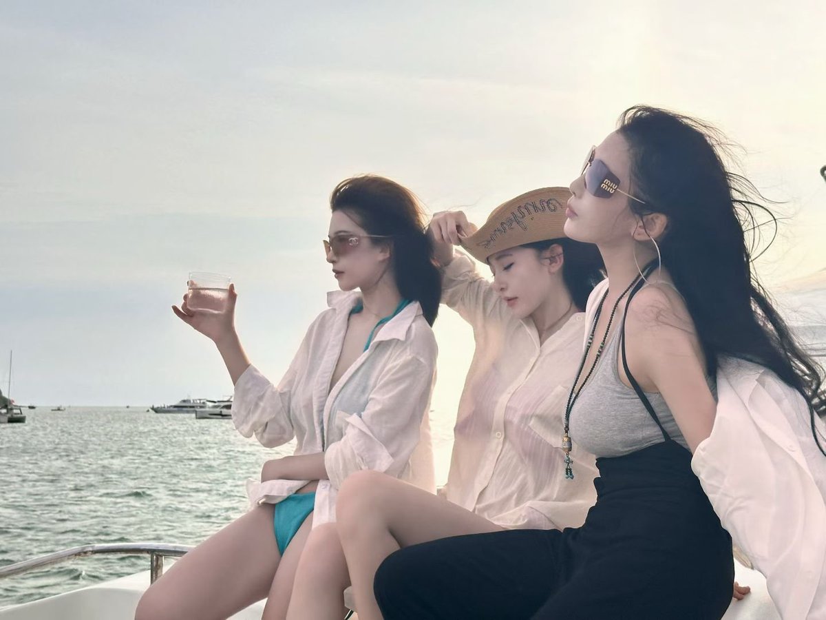 702113sql_'s tweet photo. 🐟🐟
#酒店 ＃抠逼 #淫妻 #人妻 #3p #群P #单男 #换妻 #绿帽 #黑丝 #名媛 #女神 #御姐 #口交 #口暴 #大长腿 #轮奸 #单女 #车震 #骚逼 #骚货 #母狗 #约炮  #黑丝吊带 #自慰 #Ktv ＃露逼 #淫荡 https://t.co/CVHvb0ybQD