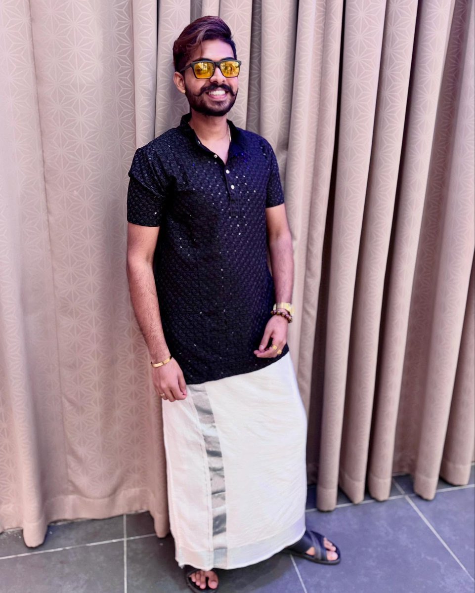 BuckSchillbn's tweet photo. A truly elegant taste is generally accompanied by excellence of heart. Rooted in tradition, soaring in style. Kurta + Vesthi: Selladurai Ratnam https://t.co/dLiqXVqV5w