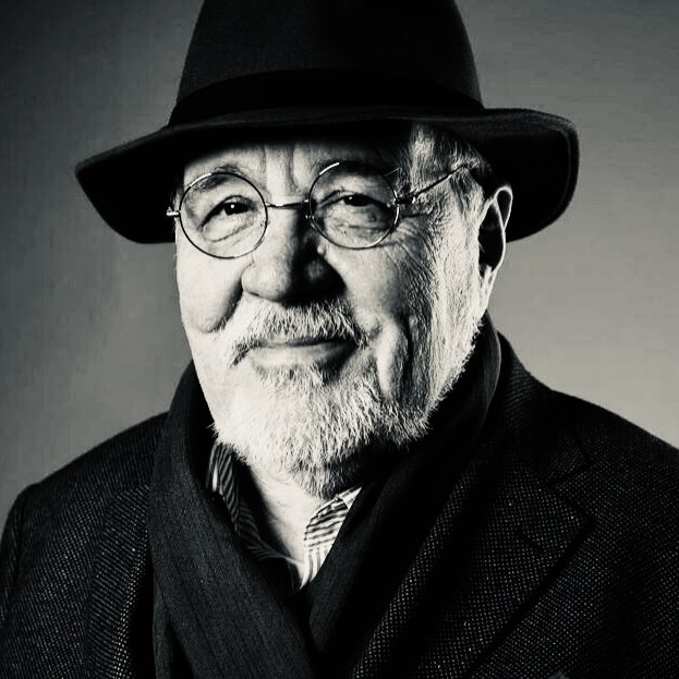 Grazy5gata's tweet photo. Ah, bu kadar üzüldüğümü ifade edemem…
Kendisini derin bir hayranlıkla, büyük bir ilgi ve sevgiyle izler, dinler ve takip ederdim.
İyi haberlerini alabilmek için günlerdir içimden dualar ediyordum.

Ülkemiz yeri doldurulamayacak denli büyük bir değeri... https://t.co/3OYxGTiT10