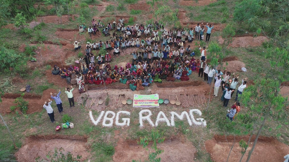 VBGRAMGKAR's tweet photo. 🌱 #VBGRAMG ಯೋಜನೆಯಡಿ ಜಲ-ಮಣ್ಣು ಸಂರಕ್ಷಣೆಗೆ ಆದ್ಯತೆ!

ಬೆಳಗಾವಿ ಜಿಲ್ಲೆಯ ಚನ್ನಮ್ಮನ ಕಿತ್ತೂರು ತಾಲೂಕಿನ ಕಲಭಾಂವಿ ಗ್ರಾಮ ಪಂಚಾಯಿತಿ ವ್ಯಾಪ್ತಿಯ ಗುಡ್ಡ ಪ್ರದೇಶದಲ್ಲಿ ಸ್ಟ್ಯಾಗರ್ಡ್ ಕಾಂಟೂರ್ ಕಂದಕಗಳ ನಿರ್ಮಾಣ ಕಾಮಗಾರಿ ಪ್ರಗತಿಯಲ್ಲಿದೆ.

🔹 ಕಂದಕಗಳ ಸಂಖ್ಯೆ: 1,400
🔹 ಸೃಜಿಸಲಾದ ಮಾನವ ದಿನಗಳು: 2,100

@eshwar_khandre https://t.co/Yf3MkO77ck