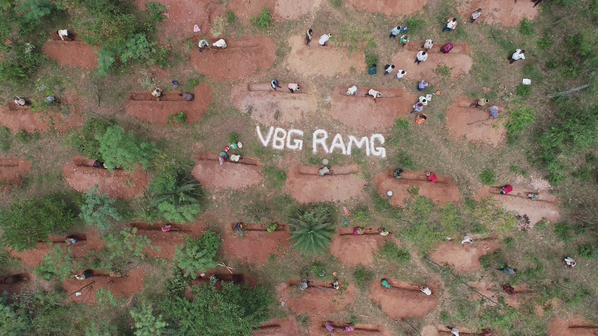 VBGRAMGKAR's tweet photo. 🌱 #VBGRAMG ಯೋಜನೆಯಡಿ ಜಲ-ಮಣ್ಣು ಸಂರಕ್ಷಣೆಗೆ ಆದ್ಯತೆ!

ಬೆಳಗಾವಿ ಜಿಲ್ಲೆಯ ಚನ್ನಮ್ಮನ ಕಿತ್ತೂರು ತಾಲೂಕಿನ ಕಲಭಾಂವಿ ಗ್ರಾಮ ಪಂಚಾಯಿತಿ ವ್ಯಾಪ್ತಿಯ ಗುಡ್ಡ ಪ್ರದೇಶದಲ್ಲಿ ಸ್ಟ್ಯಾಗರ್ಡ್ ಕಾಂಟೂರ್ ಕಂದಕಗಳ ನಿರ್ಮಾಣ ಕಾಮಗಾರಿ ಪ್ರಗತಿಯಲ್ಲಿದೆ.

🔹 ಕಂದಕಗಳ ಸಂಖ್ಯೆ: 1,400
🔹 ಸೃಜಿಸಲಾದ ಮಾನವ ದಿನಗಳು: 2,100

@eshwar_khandre https://t.co/Yf3MkO77ck