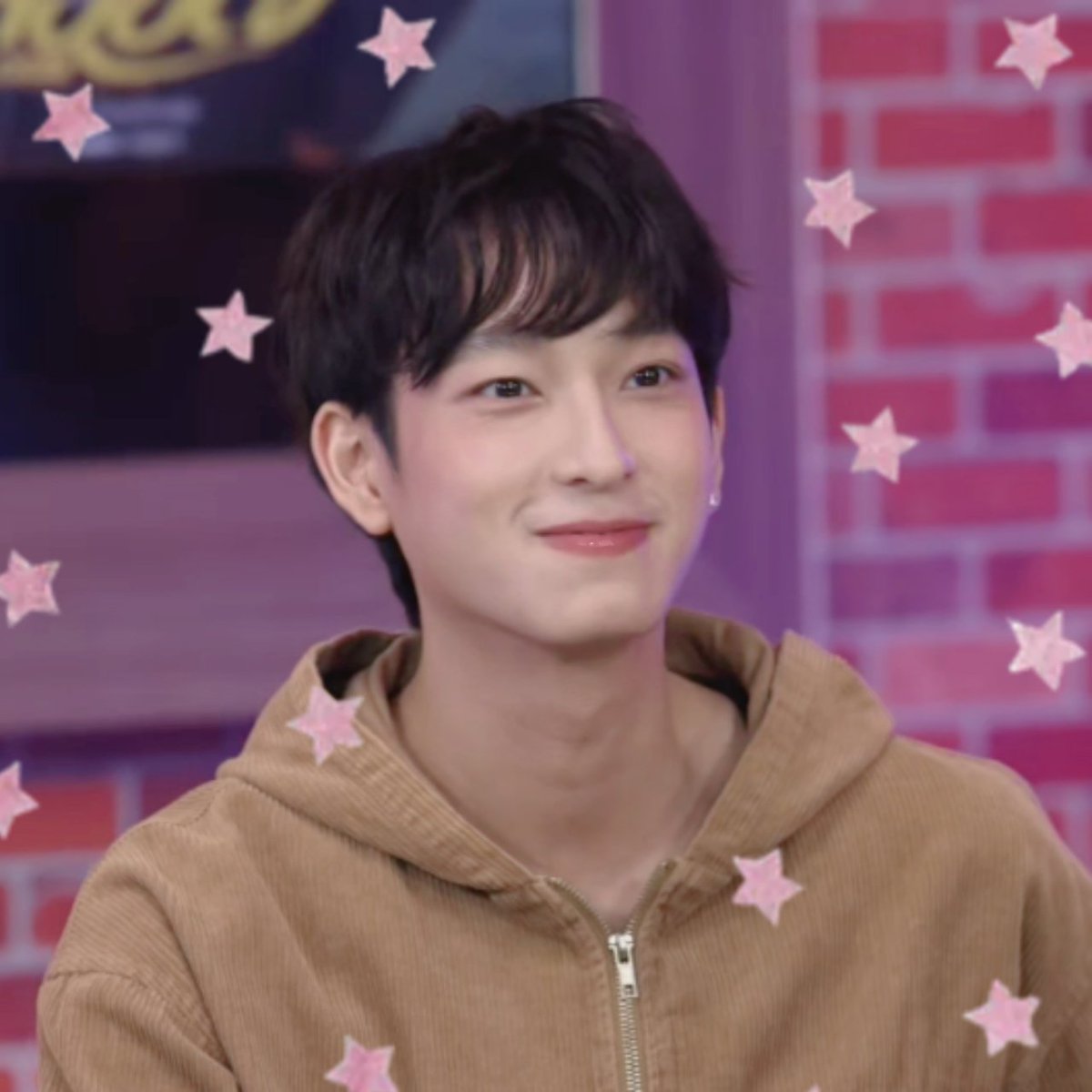 ChimonTrend's tweet photo. ส่งน้องชิมา Boost energy ปิ้ว ๆ (づ^•⩊•^)づ💛

LIVEHOUSE X MATCHPOINT 

#GMMTVLIVEHOUSE https://t.co/3hG74QdfOC