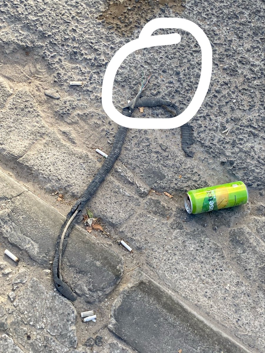 henrychinask1's tweet photo. Yağmur yağdığında birinin elektrik akımına kapılıp ölmesini beklemeden burada önlem alın…

Koordinatlar: (38.4499776, 27.1846487)

@izmirdecevirmee @izmirbld @izmirgundemcom @ezgiyenn https://t.co/M8rjCmEHVR