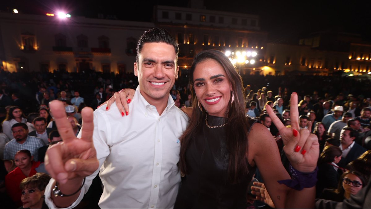 JorgeRoHe's tweet photo. En Zacatecas estamos demostrando que sí se puede gobernar con resultados, cercanía y compromiso con las familias.

Con @MiguelVarelaMx, @AccionNacional sigue construyendo #BuenosGobiernosPAN que ponen a las personas al centro.

Desde el PAN estamos listos para defender a México y dar la batalla por las familias en 2027. 🇲🇽 

#PatriaFamiliaYLibertad