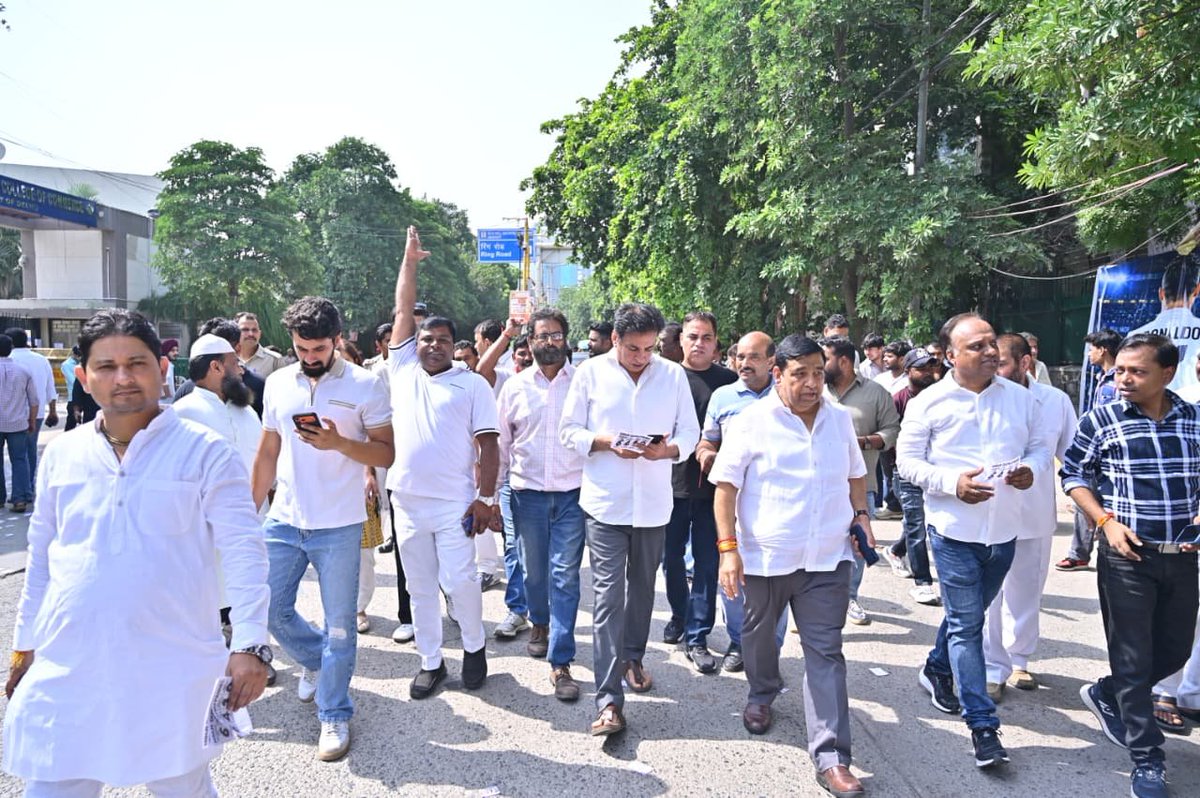 devendrayadvinc's tweet photo. DUSU चुनावों में NSUI के प्रति छात्रों का अपार समर्थन साफ दिखाई दे रहा है। 

आज दिल्ली विश्वविद्यालय के केशव महाविद्यालय और गुरु गोबिंद सिंह कॉलेज के कैंपस में छात्रों से संवाद किया। 

छात्र हितों की आवाज को मजबूती देने, सुरक्षित कैंपस और बेहतर छात्र सुविधाओं के लिए सभी साथियों से अपने मताधिकार का सही उपयोग करने की अपील की।

NSUI पैनल -6️⃣ 4️⃣ 1️⃣ 2️⃣

#DUSU2026 #NSUI #NSUIForStudents
