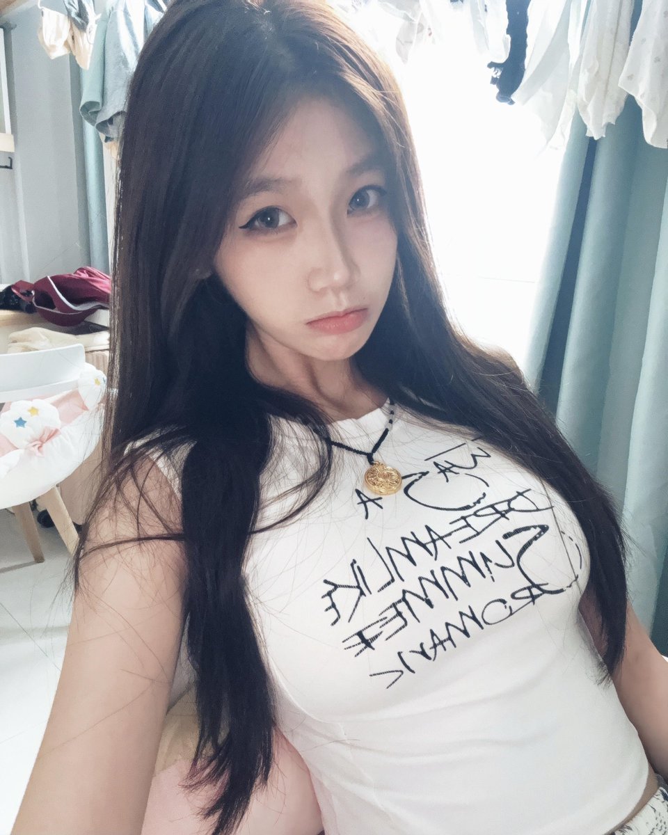 isabelaBenjami2's tweet photo. 有男生要来锐评我19的福嘛🥺                                                                

睡不着来X发泄了                    

流言1我真发 https://t.co/Gh7BilD2XL