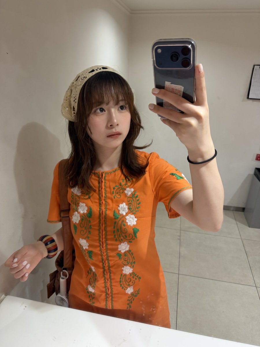 cc_5l6's tweet photo. 小さい頃に母がやってたフリマ、今見たら宝庫すぎてやばい、ここに���ってる中でお下がりしてもらったお洋服たち♩ https://t.co/Pp5PfY1Zpx