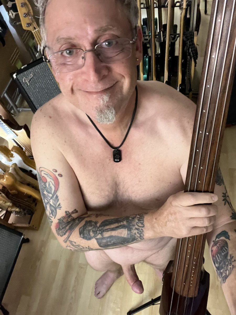 nsfwadventures's tweet photo. Playing music is so arousing!
#nudityisnatural #nakedlife #nakedbassplayer https://t.co/l0Ic6phY77