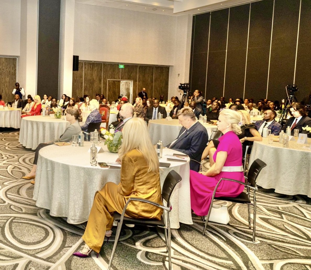 EUAmbKenya's tweet photo. Komesha ukatili dhidi ya wanawake
#EndGBV

Conference against GBV hosted by First Lady and Embassy of Romania

Team Europe supports fight against gender-based violence duniani kote

🇷🇴🫱🏻‍🫲🏾🇰🇪
🇰🇪🫱🏾‍🫲🏻🇪🇺 https://t.co/HKOZa8P9yp