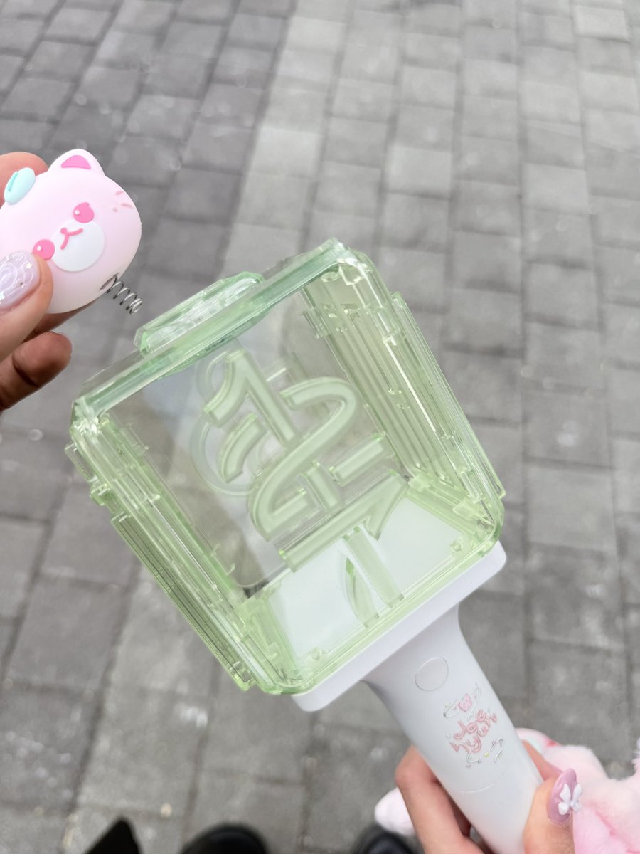 spaanttt's tweet photo. ของราคา 400 อยู่ในมือผม 5 นาที พัง https://t.co/98UGdNkWh0