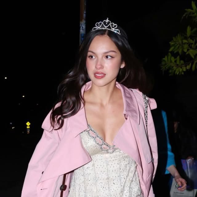fawnedgirl's tweet photo. ⠀⠀ 
⠀⠀ ⠀⠀my tits are sitting right thanks to this babygirl. so proud of your album, princess ̀⁽ᵔᵕᵔ⁾ ́  ̀⁽ᵔᵕᵔ⁾ ́* ⠀#PRIMAPARTYFL https://t.co/ZfGlSOJGC5
