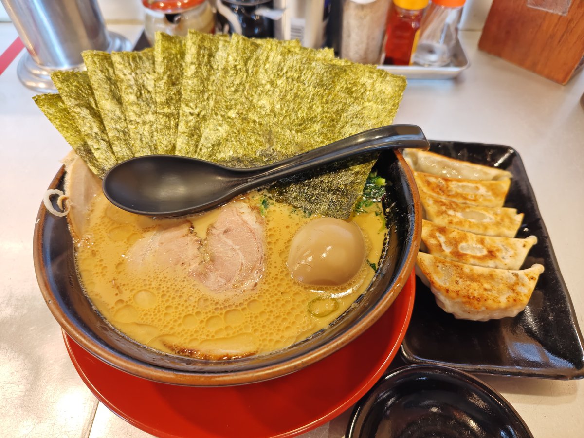 SlopePi's tweet photo. お昼🍜🥟 https://t.co/Lj6CkUsbUf