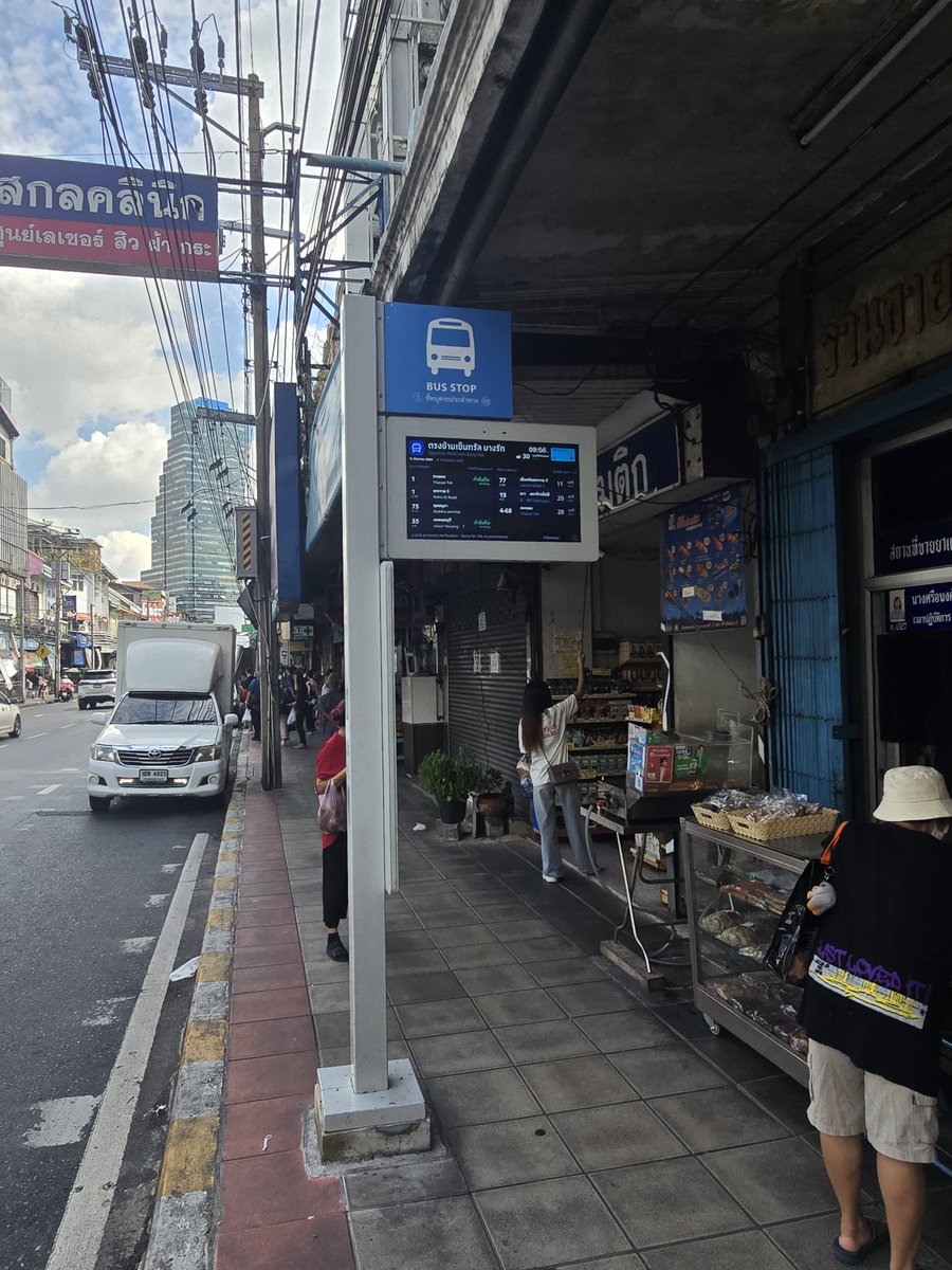 Natcromancer's tweet photo. Something I really appreciate in Bangkok: Live bus tracking on most routes even at smaller bus stops like these

Meanwhile RapidKL has ZERO accurate bus tracking at stops outside of major bus hubs... https://t.co/X6uce8TEer