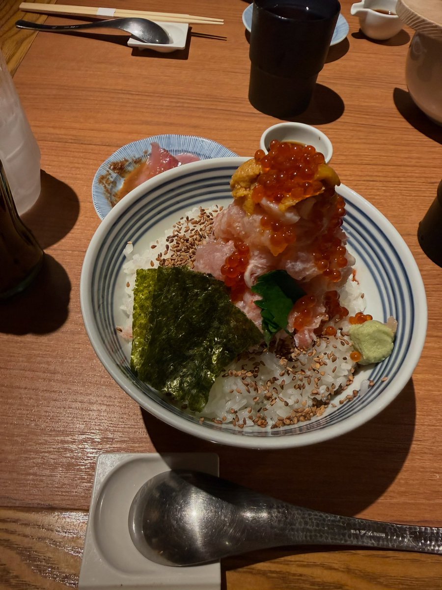 rimo313's tweet photo. 🍚日本橋海鮮丼 つじ半 日本橋本店
📍東京都中央区日本橋３丁目１−１５ 久栄ビル １Ｆ
https://t.co/zmnrNoAgNm https://t.co/w4obezJLYT