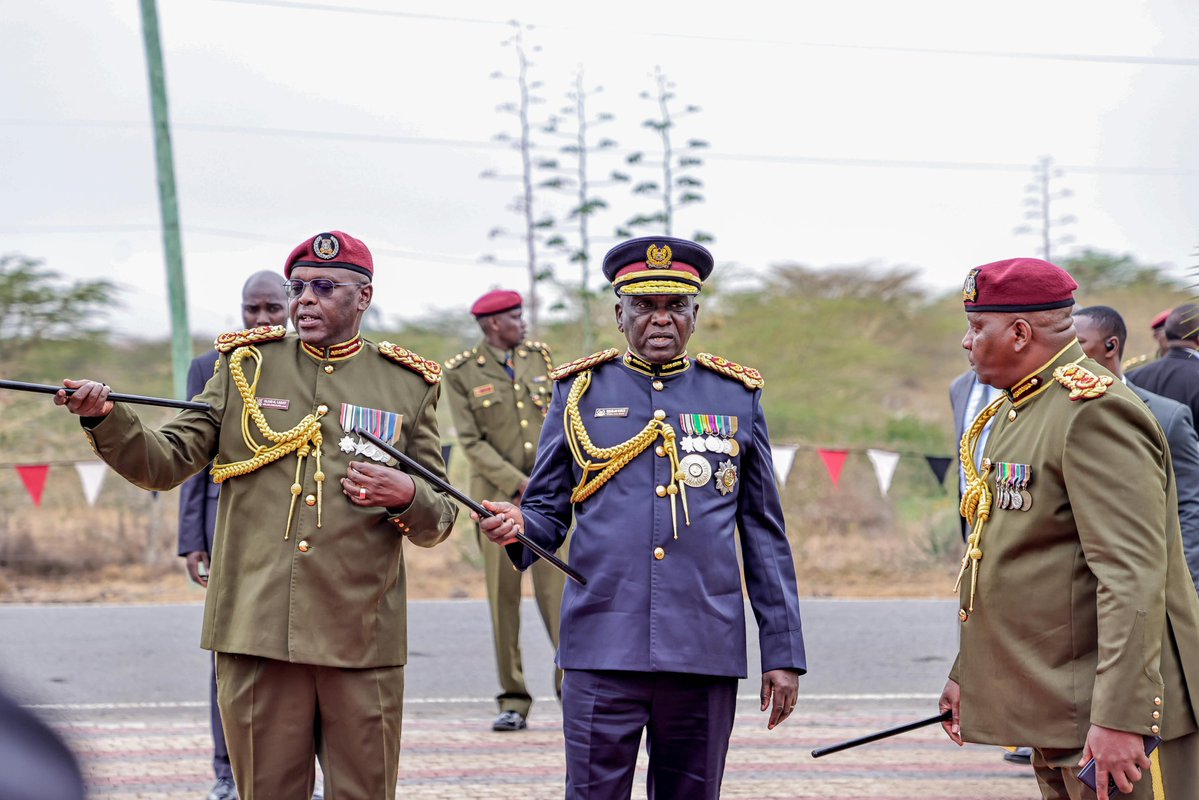 NPSOfficial_KE's tweet photo. 𝗡𝗣𝗦 𝗡𝗘𝗪𝗦 𝗨𝗣𝗗𝗔����𝗘: 𝗜𝗚 𝗞𝗔𝗡𝗝𝗔 𝗔𝗥𝗥𝗜𝗩𝗘𝗦 𝗔𝗧 𝗡𝗣𝗖 𝗘𝗠𝗕𝗔𝗞𝗔𝗦𝗜 '𝗕' 𝗖𝗔𝗠𝗣𝗨𝗦 𝗔𝗛𝗘𝗔𝗗 𝗢𝗙 𝗥𝗘𝗖𝗥𝗨𝗜𝗧𝗦' 𝗣𝗔𝗦𝗦𝗜𝗡𝗚-𝗢𝗨𝗧 𝗣𝗔𝗥𝗔𝗗𝗘

The Inspector-General of the National Police Service, Mr. Douglas Kanja, MGH, CBS, OGW, has arrived at the National Police College, Embakasi 'B' Campus, ahead of today's passing-out ceremony.

The IG was received at the institution by DIG-KPS, Mr. Eliud Lagat; DIG-APS, Mr. Gilbert Masengeli; Director DCI, Mr. Mohamed Amin; GSU Commandant, Mr Johanna Tonui, AIG; among other senior NPS officers.

Today's Passing-Out Parade will be officially presided over by His Excellency Dr. William Samoei Ruto, CGH, President of the Republic of Kenya and Commander-in-Chief of the Defence Forces.