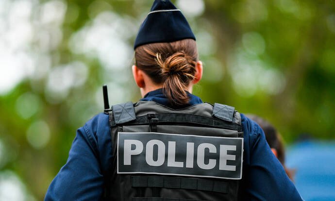 InfoPulseXL's tweet photo. 🇫🇷🚨Yvelines : un policier de 35 ans mis en examen et écroué pour des projets d’attentats terroristes.
Interpellé fin août, soupçonné d’avoir voulu mener des attaques contre l’État et les forces de l’ordre, en liens à l’ultradroite.
#Yvelines #Terrorisme #Ultradroite #Police https://t.co/Ay8oaB2u6i