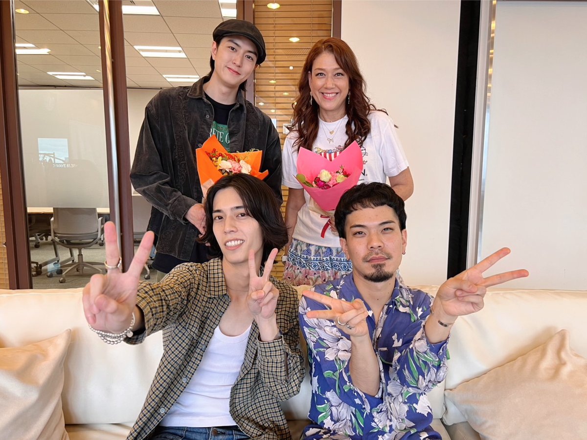 allgoodfriday's tweet photo. 本日のゲスト
／
#離婚伝説 の
おふたりと📸
＼

@rkndnsts

日本武道館2DAYSを終えたばかりの「離婚伝説」が登場！
10/21にはニューアルバム『ファーストキス』をリリース💿
12月からは全国ホールツアーも開催！

radiko📻
https://t.co/0QdhschcJR

#jwave #allgood813 #radiko #LiLiCo #稲葉友 https://t.co/EAy5VX8hQ3