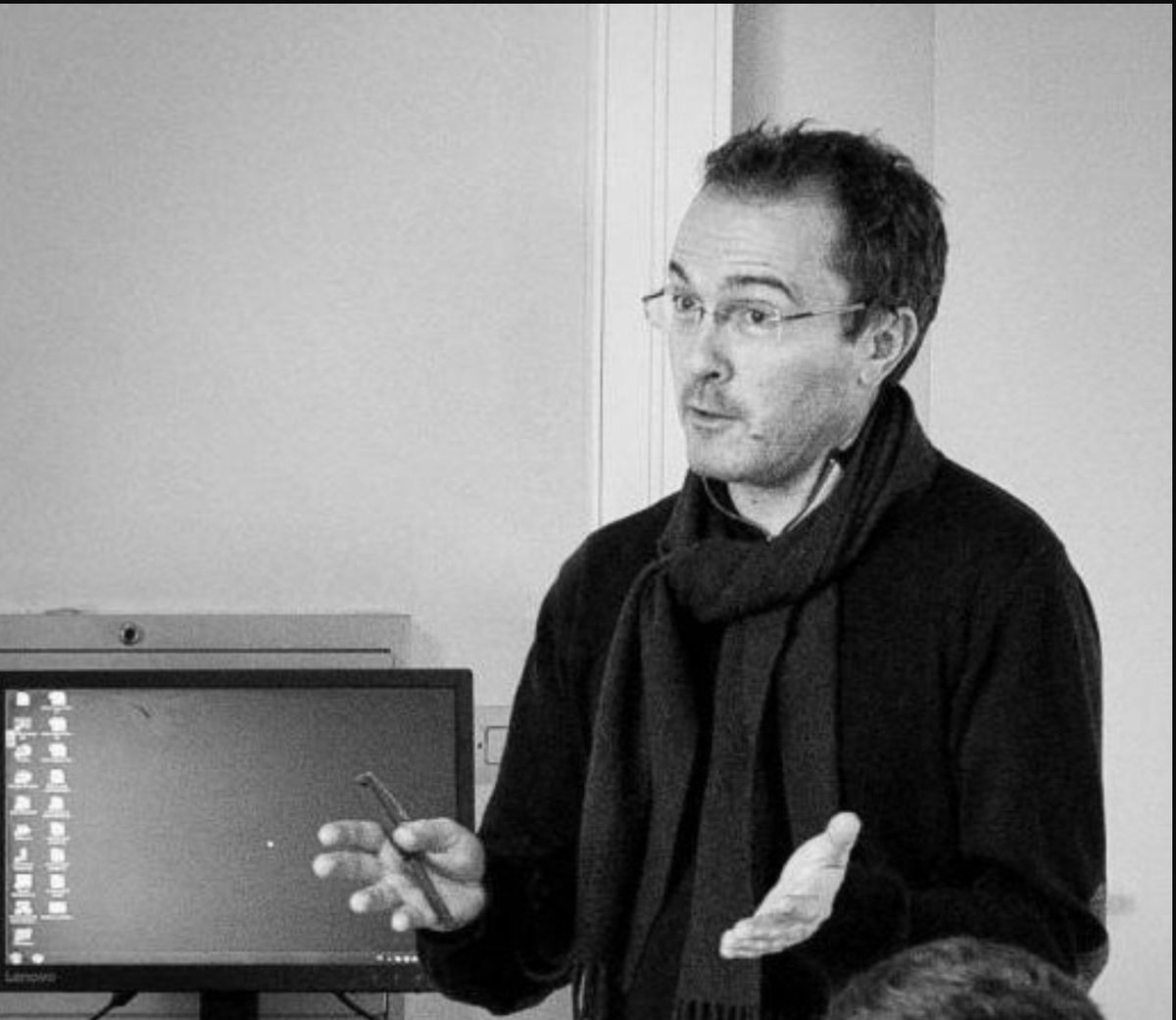 stylos_les's tweet photo. Samuel Paty aurait eu 53 ans aujourd'hui.
Une pensée pour sa famille. https://t.co/gAbBc3zcgk