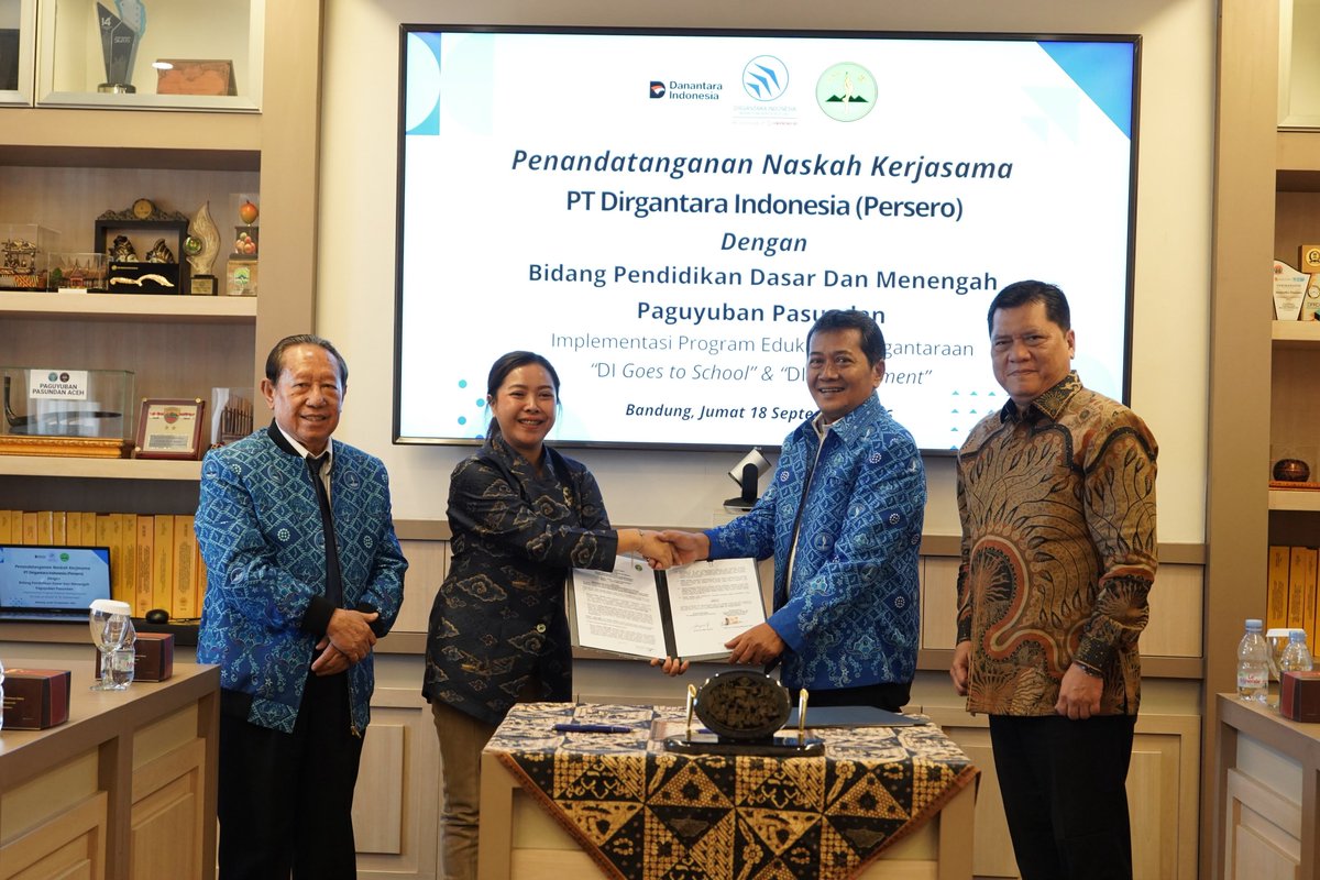 officialptdi's tweet photo. Bandung (18/09) – PT Dirgantara Indonesia (Persero) (PTDI) memperluas kontribusinya dalam pengembangan wawasan kedirgantaraan generasi muda melalui kolaborasi dengan Bidang Pendidikan Dasar dan Menengah (Dikdasmen) Paguyuban Pasundan.
Baca Selengkapnya [https://t.co/bpMcHKgw4v] https://t.co/HbNs04uZz3
