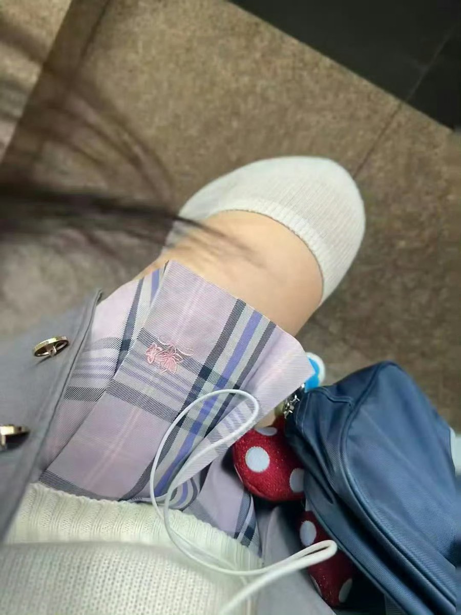 Daddy77006184's tweet photo. 真空等公交不会被发现吧？ https://t.co/2EwrNFDJpv