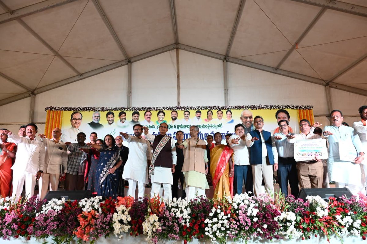 SwachhRangaredd's tweet photo. n the occasion of the birthday of Hon’ble Prime Minister Shri Narendra Modi ji, a Swachhata Hi Seva programme was organized. The Swachhata Hi Seva posters were launched, followed by the Swachhata Hi Seva Pledge. Participants reaffirmed their commitment to cleanliness, sanitation. https://t.co/85PGFAeoBz