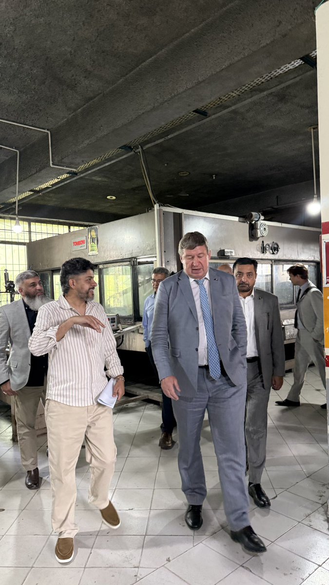 EUPakistan's tweet photo. 85% of 🇵���� surgical instruments are produced in Sialkot. The EU is the largest buyer, accounting for ~40% of 🇵🇰 surgical-instrument exports, sales worth ~€220 million.
Leather garments &amp; gloves are imp exports, connecting Sialkot’s manufacturers with customers across Europe. 2/2 https://t.co/4oAaz5TIze