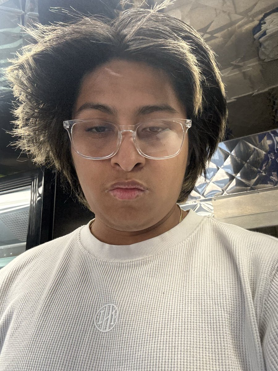ihateleoo's tweet photo. i wanna get some mutuals im tryna make #friends  here’s the bio 
i make art (ill post some later on)
20 yrs of age 
just want some #mutuals for this app ngl no freaky stuff #mootsㅤㅤ https://t.co/9lOdYx647Q