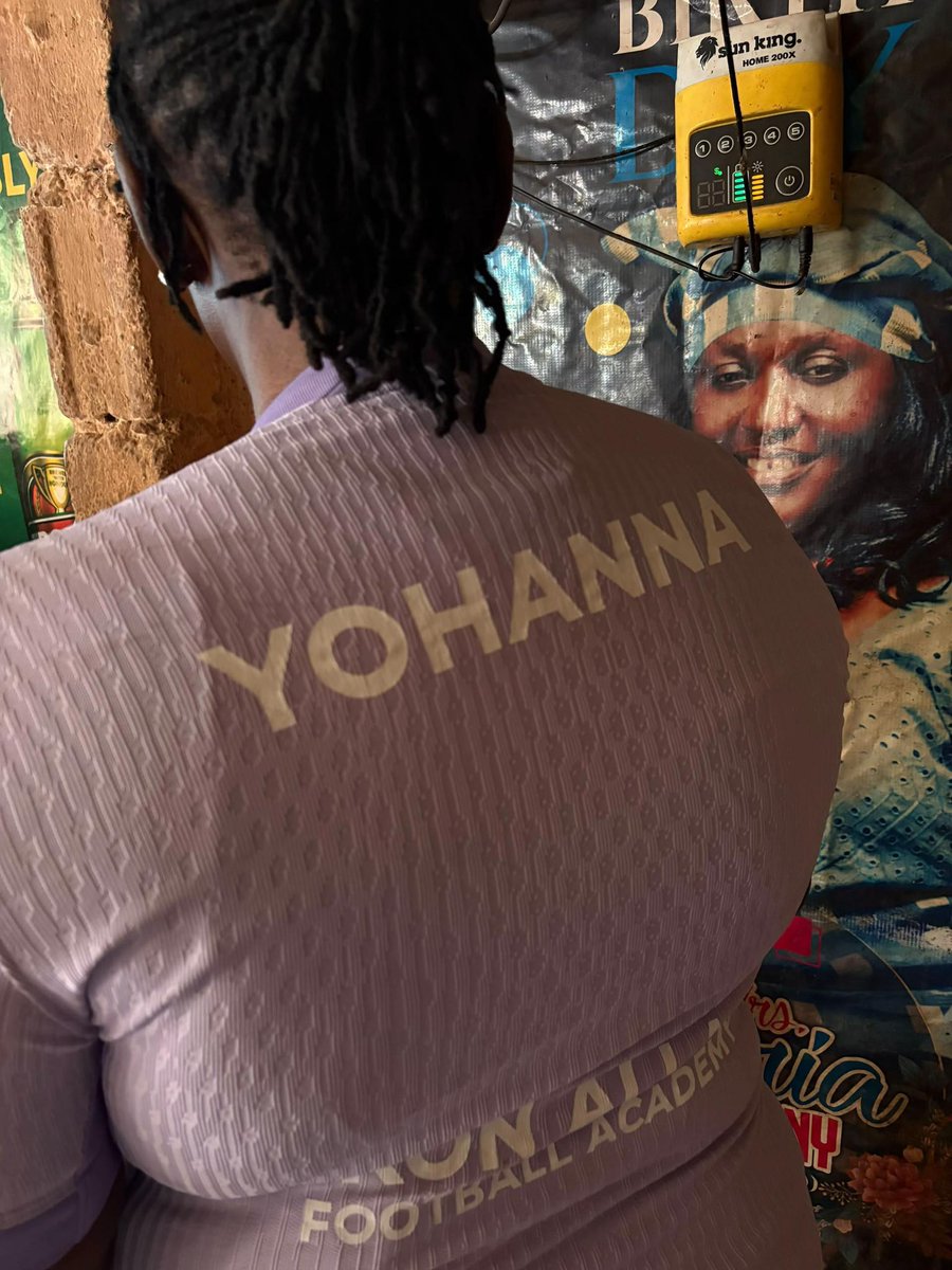 Cleverlydey4u's tweet photo. Zadok Yohanna sent his mom Brighton jerseys, and she rocked them proudly. Proud mom moment 🥹❤️ https://t.co/D5kzLqOB50