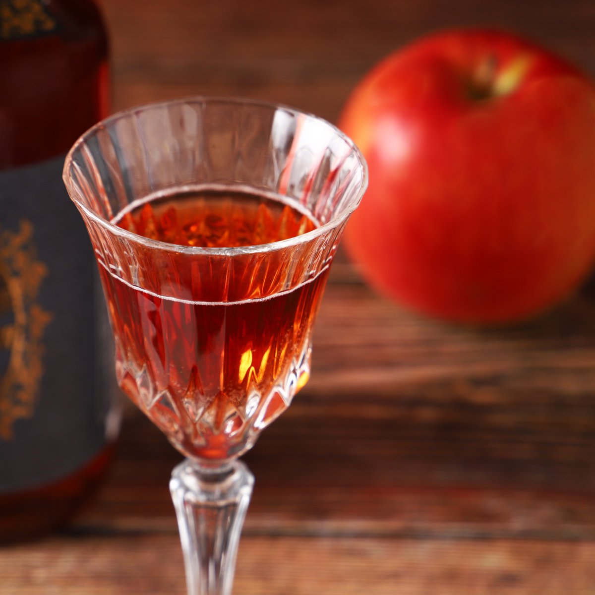 KURAND_INFO's tweet photo. 【禁断の赤林檎酒】
ひと口で心を支配する紅き林檎酒。