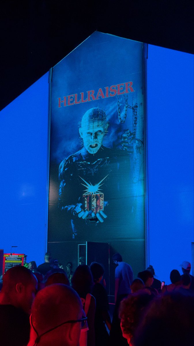 TheJaySqrd's tweet photo. It’s 1:50am. You’re in the back tents with no queue. You can only run one more house. What’ll it be? Red Pill or Blue Pill? #HHN35 https://t.co/wfKOfHJCce