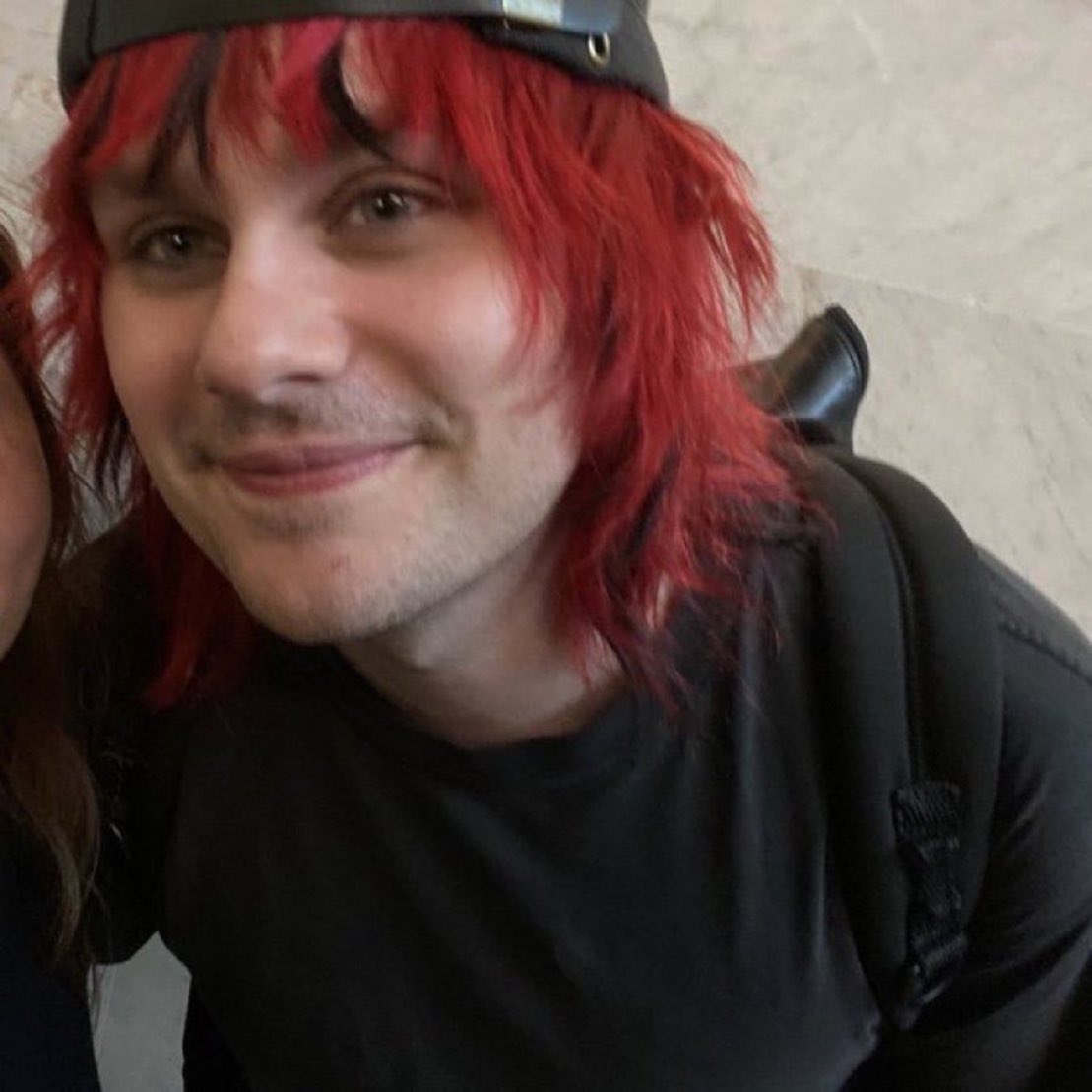 TopsBestFren's tweet photo. Im obsessed with the black streaks in his hair. https://t.co/0e9O6JQDeG