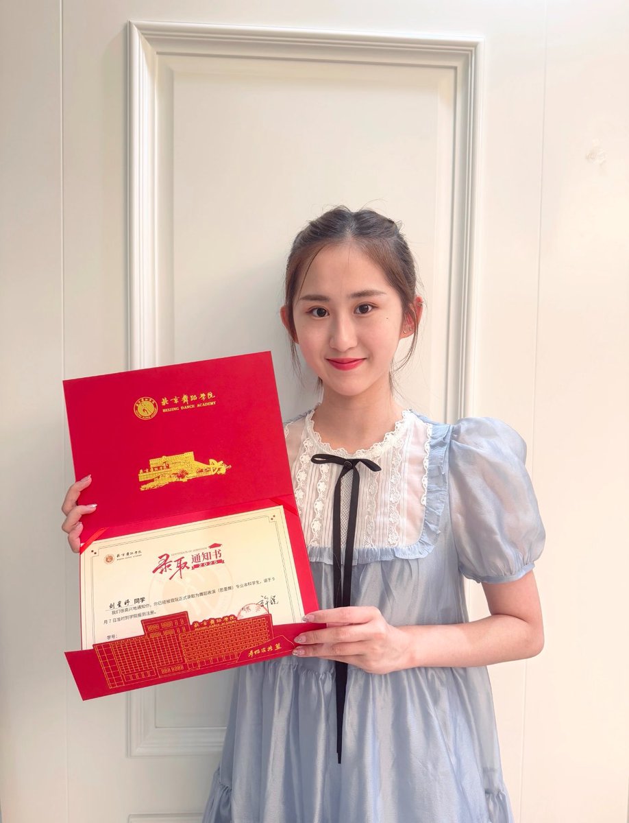michelle10wi0's tweet photo. 新人刚玩x 回归校园生活🥺

想发点照片  有人锐评女大福照吗

直接给不墨迹  发完我要删了….. https://t.co/PQm3gkTZCr