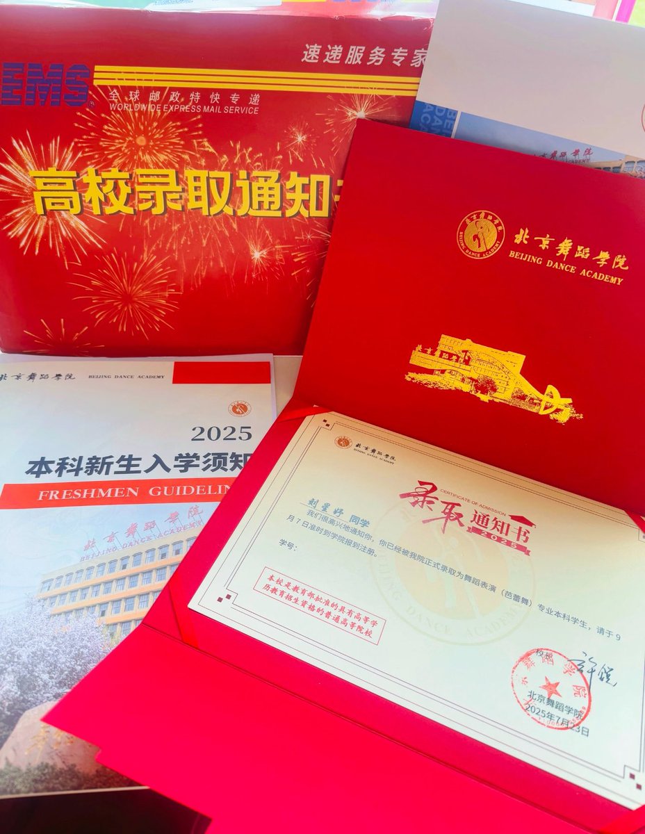 michelle10wi0's tweet photo. 新人刚玩x 回归校园生活🥺

想发点照片  有人锐评女大福照吗

直接给不墨迹  发完我要删了….. https://t.co/PQm3gkTZCr