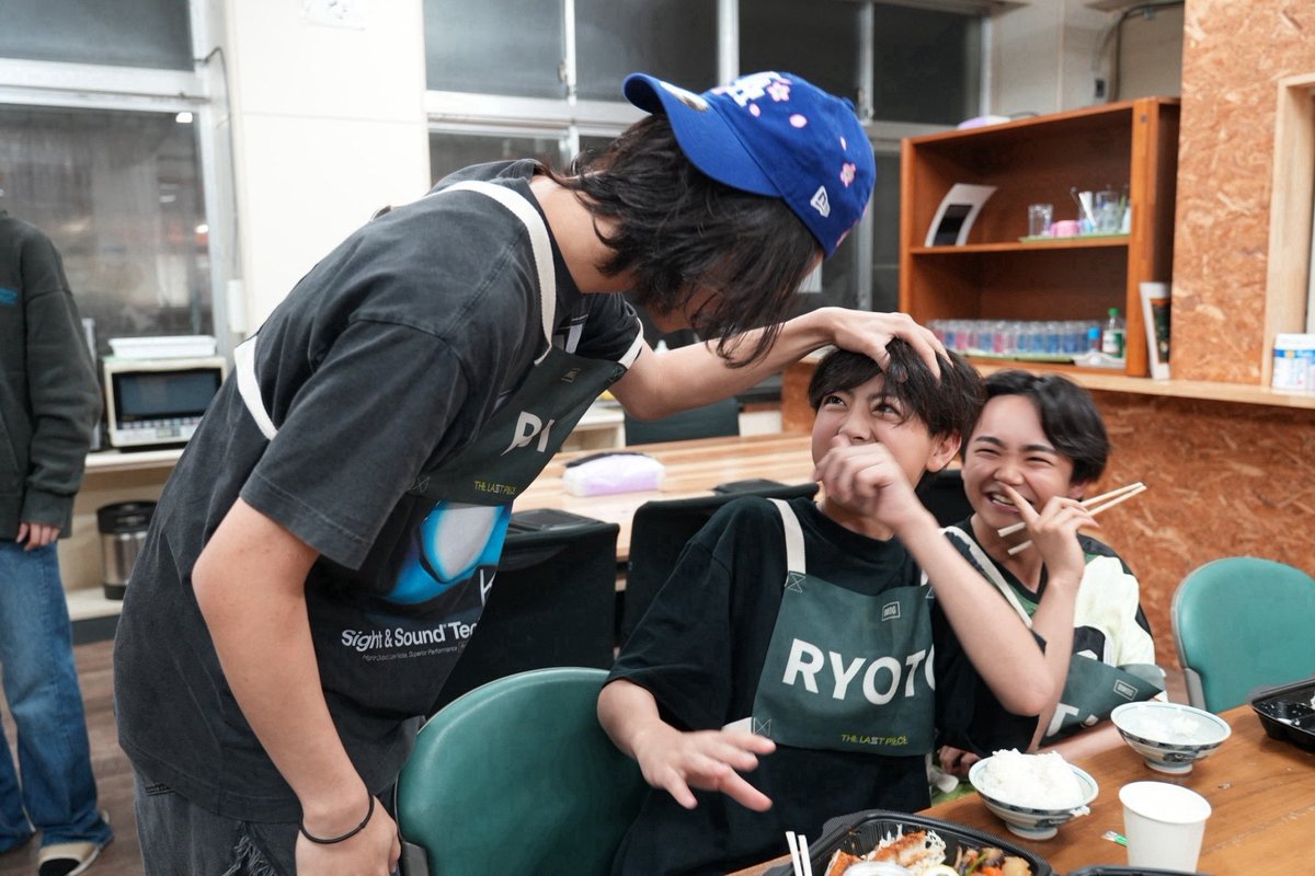 starglow_bmsg's tweet photo. 〖#FROM_RUI ✍️💬〗

yasuさんの歌声に救われます
2枚目は懐かしい写真です

皆さんいつもありがとうございます
信じていただけると嬉しいです

#RUI
#STARGLOW https://t.co/2HePDnt5lx