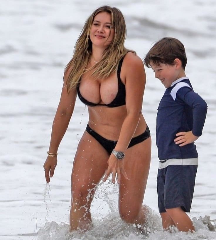 Ackermanlevi556's tweet photo. Hilary Duff is 38, a mother of four, and somehow still looks THIS good 🤯🥵 https://t.co/QW8oix6QZg