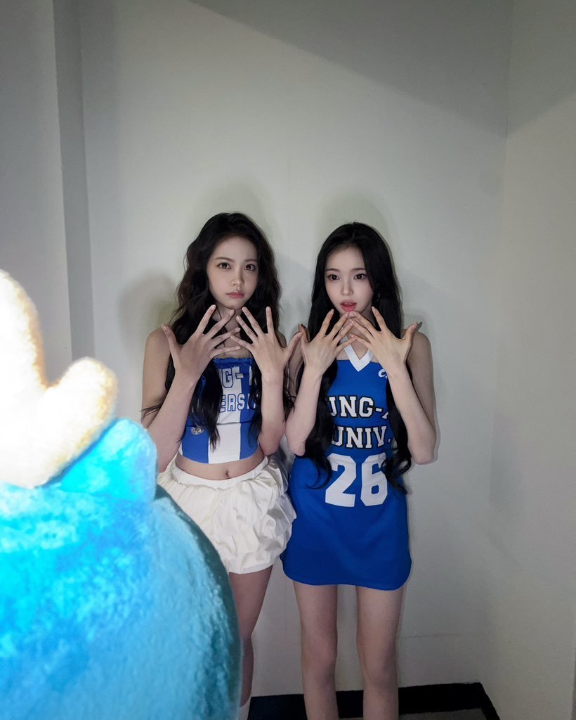 jaungian's tweet photo. @hyunjian dd udah sama tingginya kaya carmen unnie loh kakak🙂‍↔️ https://t.co/OOGCN6tvFc