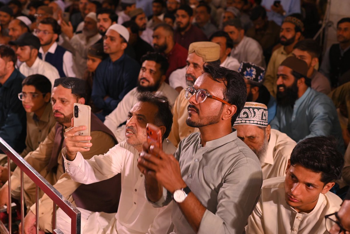 DrHussainQadri's tweet photo. Prof. Dr. Hussain Mohi-ud-Din Qadri, President Minhaj-ul-Quran International, received a warm and enthusiastic welcome from workers upon his arrival at Jamia Rehmania Karachi for the Milad Conference. He responded to the welcoming slogans by waving to the gathering.

#DrHussainQadri #PresidentMQI #MiladConference #JamiaRehmania #Karachi