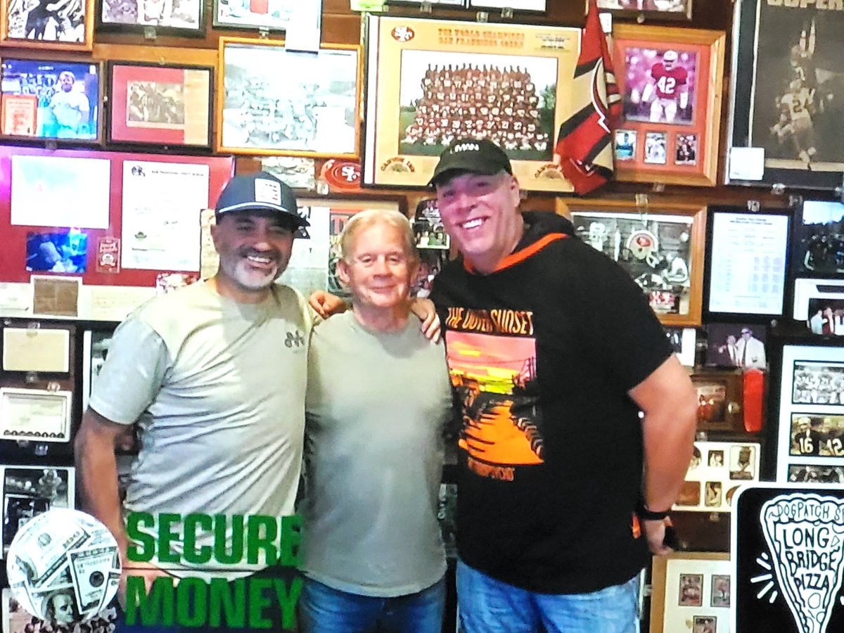 LosDLF_'s tweet photo. Phenomenal time a few weeks back at Canyon Inn Redwood City w my bro @CreativeTonyR enjoying outstanding food &amp; 49ers nostalgia/memorabilia. A must visit and owner Tim(pictured here) rocks! https://t.co/u1N4ZiMenE
