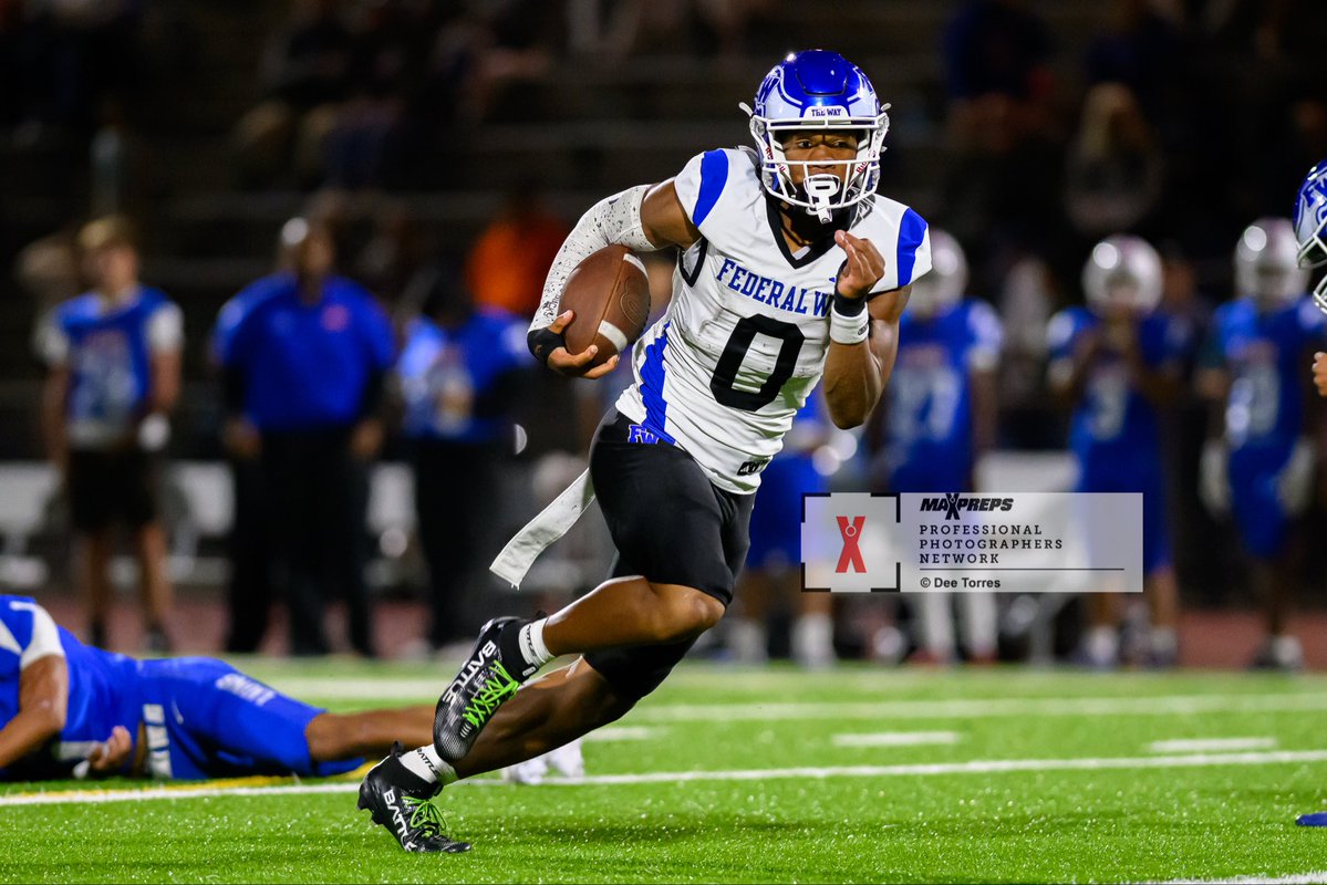 dtorres_seattle's tweet photo. Yessir! Got the job done tonight 💥‼️Photo gallery on the way. . . . 
@FWHSFootball 
@KaicenCarter13 
@coachIzFw https://t.co/LW9rJTFbMa