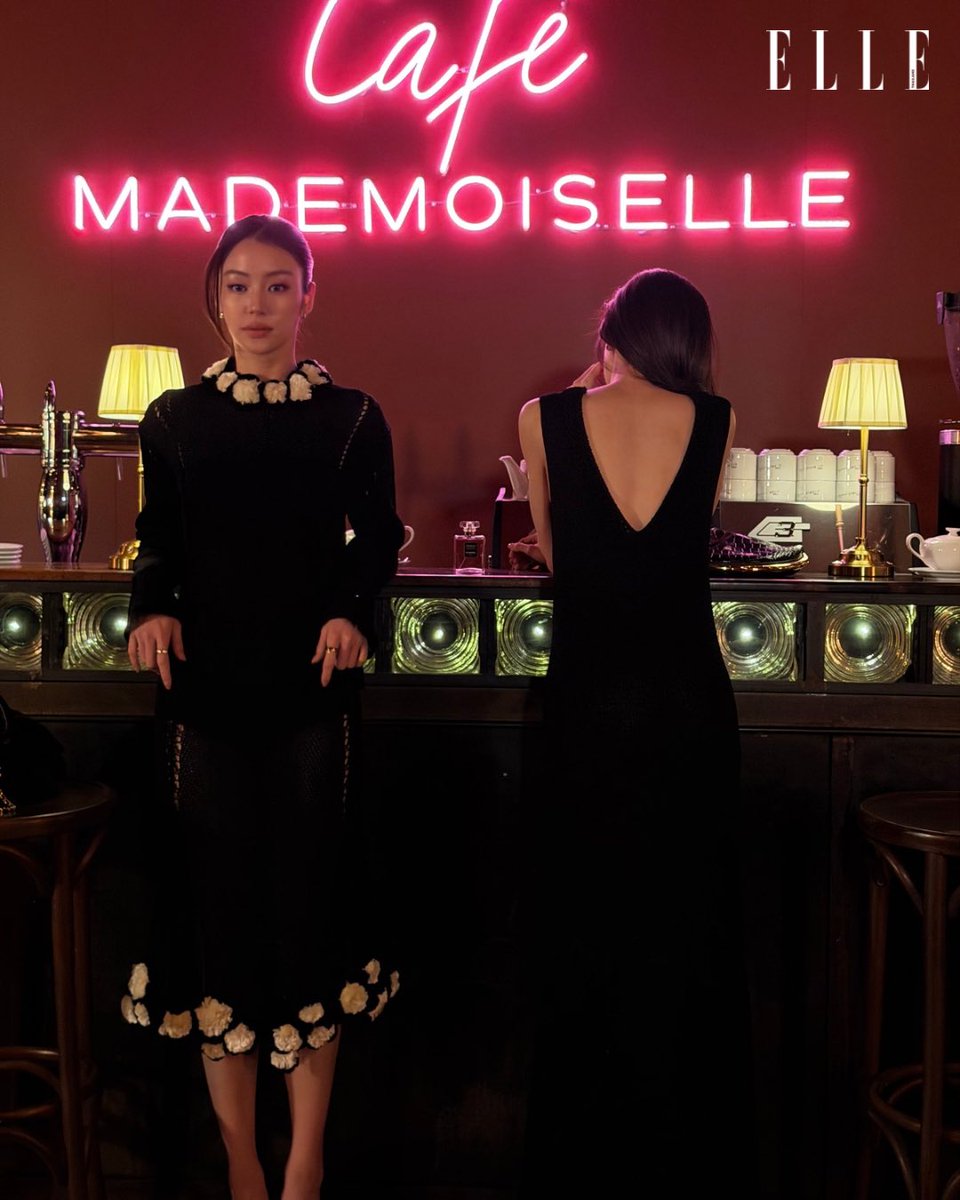 ELLEThailand's tweet photo. ��ีน่า-หมิว เช็คอินมุมสุดชิคภายในงาน Coco Mademoiselle Party ท่ามกลางบรรยากาศสุดโรแมนติกของค่ำคืนที่อบอวลไปด้วยกลิ่นหอมของ CHANEL Coco Mademoiselle Crush Absolu

#ELLEThailand
#CocoMademoiselle
#CrushAbsolu #CHANELFragrance
#LenaMiu #LalinaLena #MiuNatsha https://t.co/xzk5DRjmJo