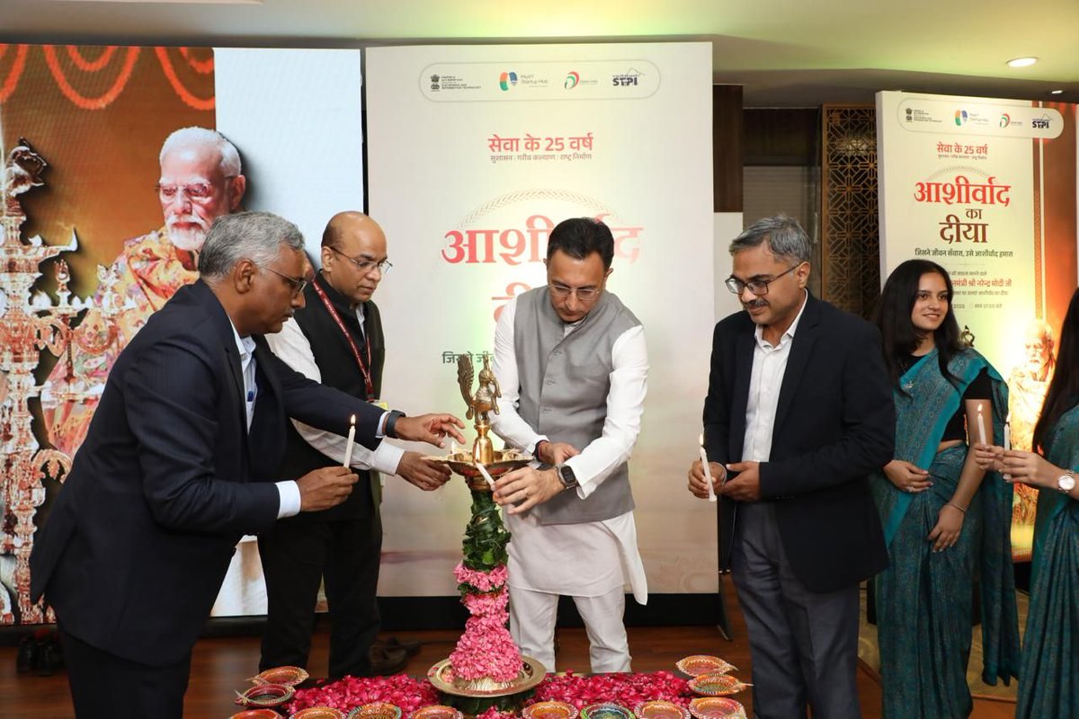meitystartuphub's tweet photo. MeitY Startup Hub and STPI celebrated ‘Aashirwad ka Diya’ on 17 September under Seva Sankalp Abhiyan, honouring 25 years of service alongside our startup beneficiaries.

Together, lighting the way to an innovation-led, self-reliant India. 🪔 https://t.co/ZA5V23jtCH