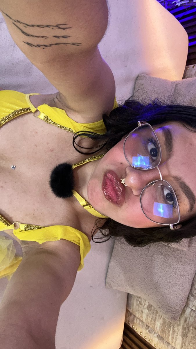 DaphneValucciof's tweet photo. Amarillo pollito🐥#wataa #petite https://t.co/270RxoNUdo
