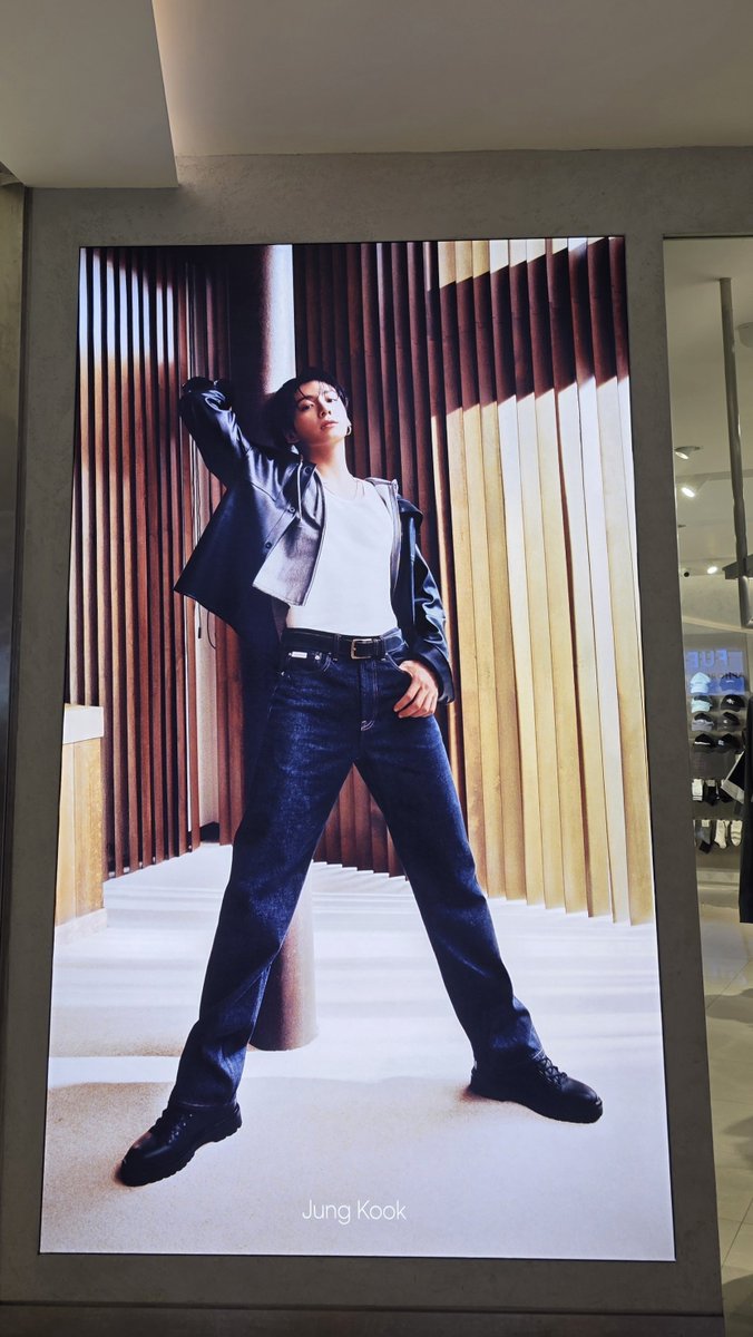 shakirahmahdzar's tweet photo. New Jungkook 📸
📍CK KLCC
#CalvinKlein #JUNGKOOKxCK
#CKxJK #Fall26 https://t.co/FzWwbHE06N