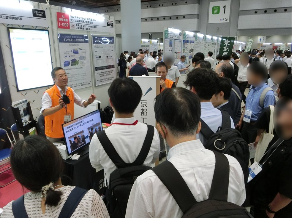 pr_kit's tweet photo. 2026年8月27日・28日、東京ビッグサイトにて開催された「大学見本市2026～イノベーション・ジャパン」（主催：国立研究開発法人科学技術振興機構（JST））に本学から、材料化学系 木梨憲司 准教授及び繊維学系 石井佑弥 准教授が出展しました。

詳細はこちら
https://t.co/fJHJqYBZg0 https://t.co/8GY0BPBnIn