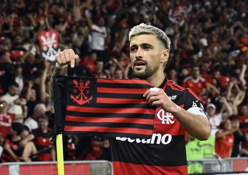 Flamengo_com_pl's tweet photo. 🔴⚫ Flamengo po raz ósmy w historii awansowało do półfinału Copa Libertadores, a po raz piąty w ciągu ostatnich ośmiu lat. W czterech poprzednich występach na tym etapie Rubro-Negro za każdym razem docierali do finału. 

🏆 W półfinale czeka już Estudiantes, a Flamengo będzie walczyć o piąty w historii klubu triumf w Copa Libertadores. 

📊 Rubro-Negro mają za sobą półfinałowe kampanie w 1981, 1982, 1984, 2019, 2021, 2022 i 2025 roku. 

#ligabrazylijska 

🔗 Więcej: https://t.co/SAtTkIiGMJ