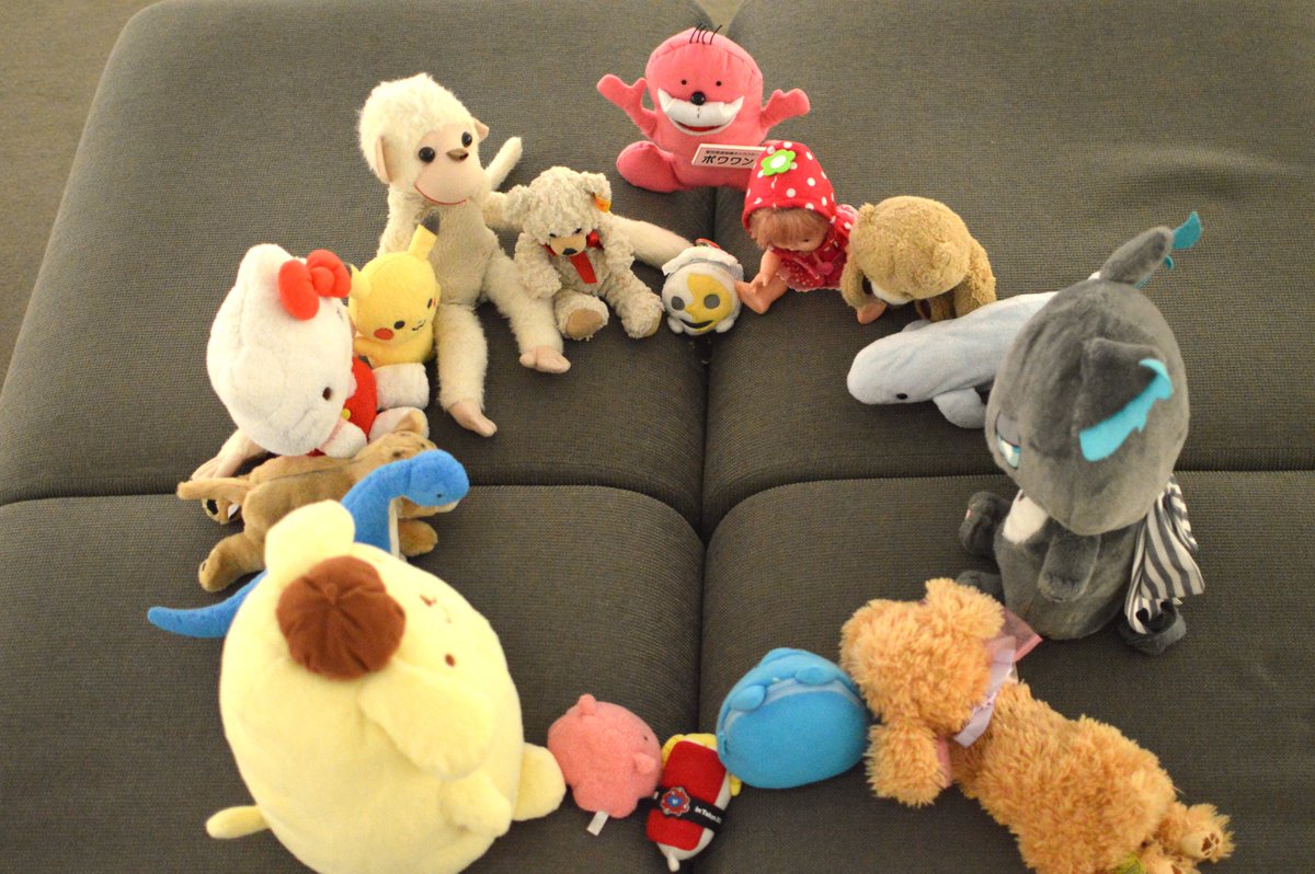 swedish2026's tweet photo. 【#スウェーデン絵画展 ぬいぐるみお泊まり会】
 
 ぬいぐるみたちは、明日お家へ帰ります👣
「スウェーデン絵画展　ぬいぐるみお泊まり会」をお楽しみくださったみなさま、ありがとうございました🙏
ぬいぐるみたちが満喫した「スウェーデン絵画　北欧の光、日常のかがやき」は、愛知県美術館で10月4日（日）まで開催中です。
ぜひぬいぐるみたちの思い出をたどりに、スウェーデン絵画展へお越しください🏞️

📍展覧会情報はこちら➡https://t.co/qXAqntM4qi
 
#スウェーデン絵画 #ぬいぐるみお泊まり会 #愛知県美術館